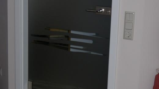 Laminat mit Glastür