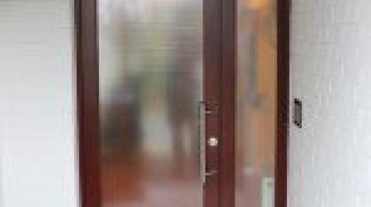 Haustür mit Seitenteil nachher