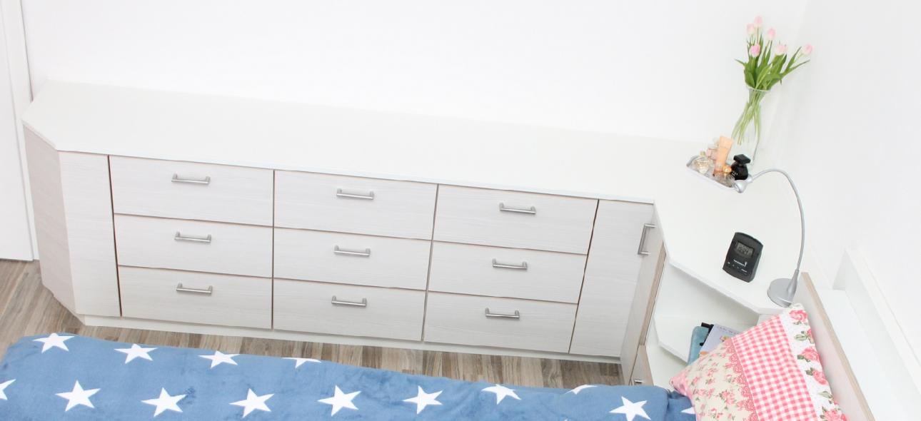 Sideboard mit Nachttisch
