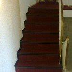 Treppe mit Teppich vorher
